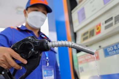 Giá xăng giảm 600 đồng/lít: Tại sao khi tăng thì sốc, khi giảm thì nhỏ giọt 