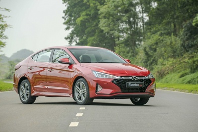 Hyundai Elantra giảm giá sâu hơn 100 triệu đồng cho khách mua tháng 3/2022
