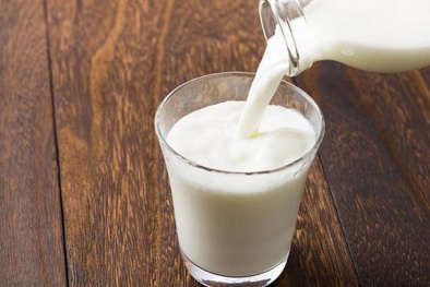 Cứ uống sữa là đau bụng, phải làm sao?