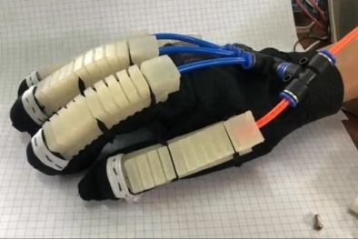 Chế tạo thành công găng tay robot hỗ trợ người đột quỵ