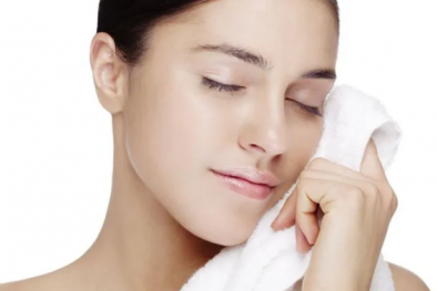 Da khô, nổi mụn vì những sai lầm nghiêm trọng khi chăm sóc da hàng ngày