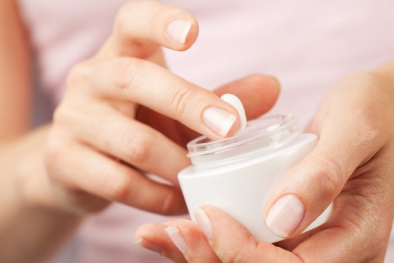 Cách lựa chọn và đọc khuyến cáo trên kem dưỡng ẩm để sử dụng an toàn