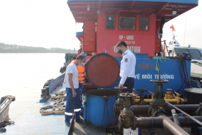 Cảnh sát biển phát hiện và bắt giữ 15.000 lít dầu Do trái phép
