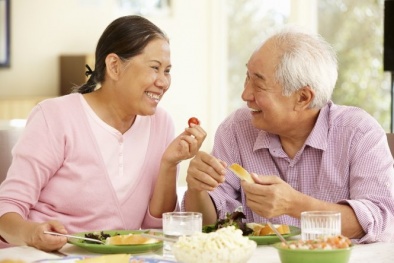 Dinh dưỡng phù hợp cho tuổi 50 để tránh các căn bệnh tuổi già