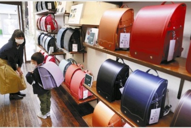 Loại cặp sách đặc biệt làm từ vật liệu tái chế