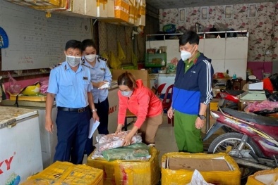 Phát hiện thực phẩm đông lạnh trôi nổi, cơ sở sản xuất mỡ bẩn
