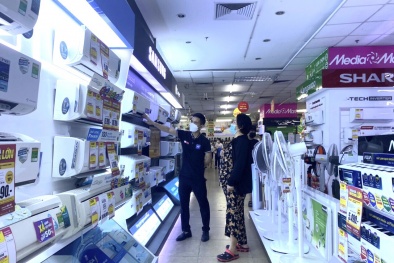 Thị trường hàng chống nóng: Sản phẩm tiết kiệm điện, công nghệ cao hút khách