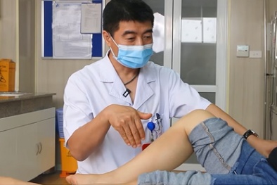 Nữ bệnh nhân gặp biến chứng sau khi tiêm filler làm thẳng chân