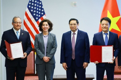 Trao Giấy chứng nhận đầu tư và đăng ký doanh nghiệp cho Dự án Kho cảng LNG Sơn Mỹ 