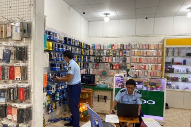 Liên tiếp thu giữ hàng loạt phụ kiện điện thoại trôi nổi 