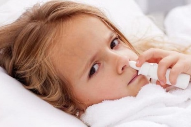 Dùng thuốc thông mũi trị nghẹt mũi ở trẻ nhỏ cần thận trọng 