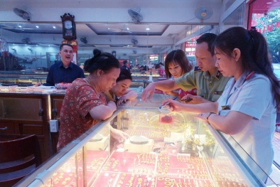 Tiền Giang: Một số cơ sở kinh doanh vàng trang sức vi phạm về ghi nhãn hàng hoá