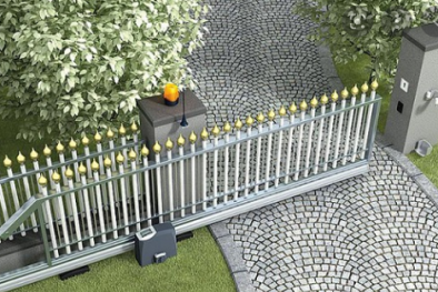 Cảnh báo nguy hiểm từ cổng trượt tự động tại các gia đình có trẻ nhỏ 