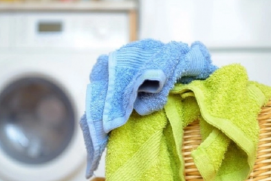 Những lý do không nên dùng khăn tắm để lau mặt