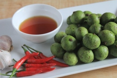 Không phải ai cũng thích hợp khi ăn quả sấu ngày hè