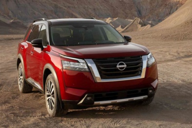 Hơn 300.000 xe SUV Pathfinder bị triệu hồi vì vấn đề ở mui xe