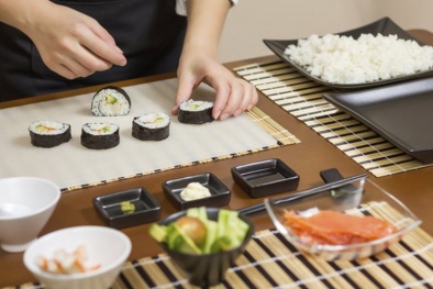 Những loại vi khuẩn, kí sinh trùng gây bệnh tiềm ẩn trong món sushi và sashimi