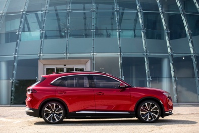 VinFast tích hợp giải pháp kiểm soát tốc độ thông minh của HERE Technologies cho VF 8 và VF 9