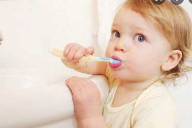 Tác hại khi trẻ thường xuyên nuốt kem đánh răng, cách lựa chọn kem đánh răng an toàn