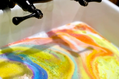 Nguy hiểm từ trào lưu trộn chất tẩy rửa độc hại để thư giãn trên TikTok