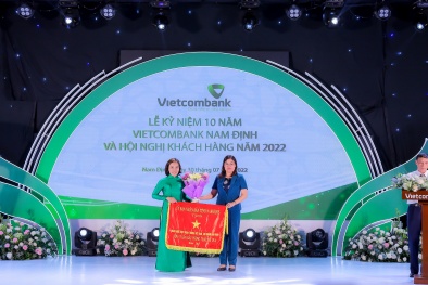 Vietcombank trao 5 tỷ đồng hỗ trợ kinh phí xây dựng trường THCS xã Nam Thanh