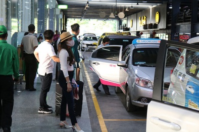Chấn chỉnh tình trạng taxi tắt đồng hồ, xe dịch vụ hét giá tại sân bay Tân Sơn Nhất