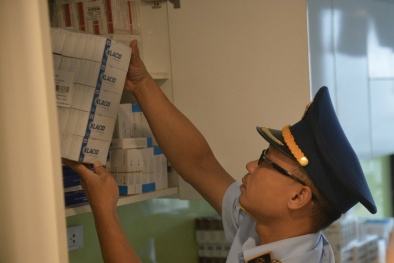 Đột xuất kiểm tra căn chung cư cao cấp, phát hiện 147.962 đơn vị thuốc tây trôi nổi