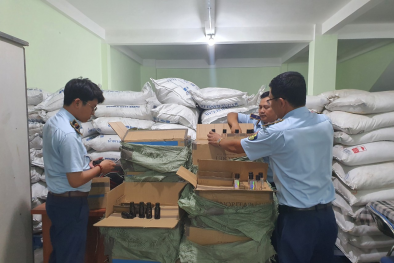 Thu giữ lượng lớn nước hoa không rõ nguồn gốc tại Phú Yên 