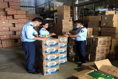 An Giang: Tạm giữ lượng lớn bánh kẹo không rõ nguồn gốc