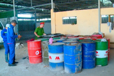 Khánh Hòa: Tiêu hủy hàng nghìn lít xăng, dầu không rõ nguồn gốc