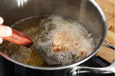 Nhiều người mắc sai lầm khi dùng dầu ăn, cách sử dụng an toàn để tránh ung thư gõ cửa