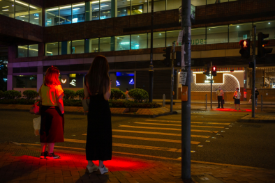 Phát triển đèn giao thông giúp giảm thiểu tai nạn cho người qua đường hay sử dụng smartphone