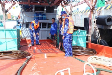 Phát hiện 2 tàu cá chở 75.000 lít dầu DO trái phép