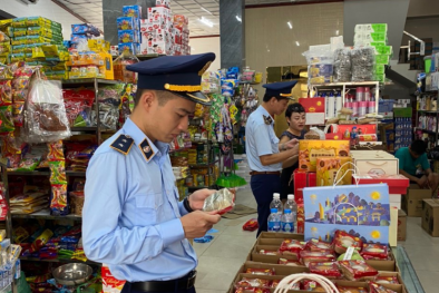 Liên tiếp thu giữ lượng lớn bánh trung thu nhập lậu