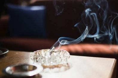 Mỹ cảnh báo: Khói thuốc lá bám lại trong nhà sau nhiều năm vẫn gây tác hại nghiêm trọng