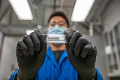 Phát triển loại mạch điện tử phân hủy theo yêu cầu thành các mảnh có thể tái chế