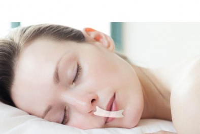 Chuyên gia cảnh báo các nguy hiểm khi dán băng keo vào miệng lúc ngủ