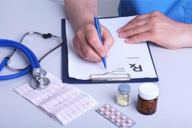 Những bất lợi cho sức khỏe khi tự ý kết hợp thảo dược với thuốc kê đơn