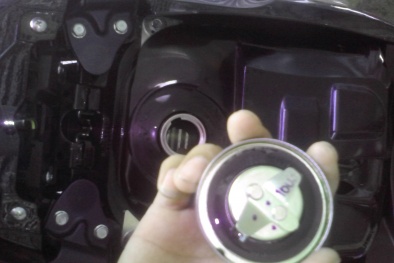 Nguy hiểm khôn lường nếu vô tình quên nắp bình xăng ô tô và xe máy