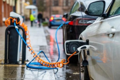 Nguy cơ thiếu pin khi cả thế giới đi xe điện- thách thức lớn với ngành công nghiệp ô tô