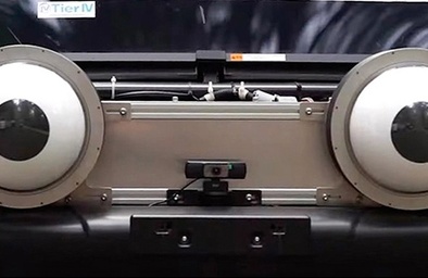 Ô tô gắn mắt robot siêu lớn giúp người đi bộ an toàn hơn