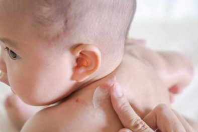 Lưu ý khi chọn và sử dụng các sản phẩm chăm sóc da cho trẻ vào mùa hanh khô