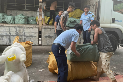 Hải Dương phát hiện hàng chục tấn quần áo không rõ xuất xứ 