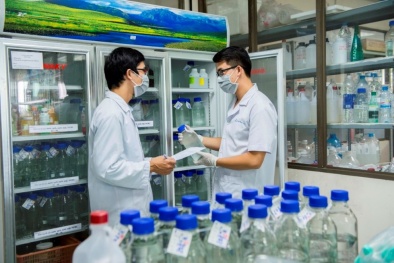 Vì sao phải kiểm nghiệm nước uống đóng chai?