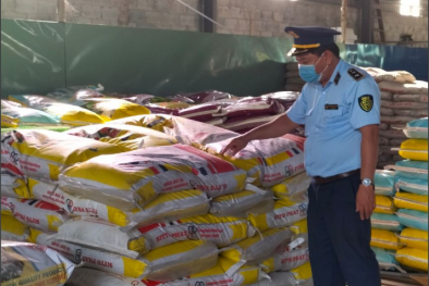 Long An: Từ 15 bao phân bón giả, truy xuất nguồn gốc xử phạt hơn 200 triệu đồng