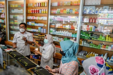 Rút giấy phép hai công ty sản xuất siro ho ở Indonesia sau khi 150 trẻ tử vong