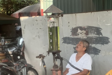 Bộ Công Thương: Cần hiểu đúng về quy định xử phạt bán xăng dầu qua thùng, can, chai