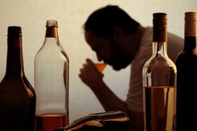 Mỹ cảnh báo: 20% người lớn tử vong do uống rượu quá mức, Việt Nam thì sao?
