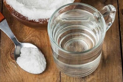 Cảnh báo trào lưu uống nước muối để thải độc cơ thể gây nhiều bất lợi
