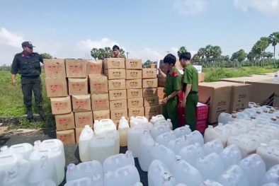 An Giang: Phát hiện phương tiện vận chuyển lượng lớn hàng không rõ nguồn gốc